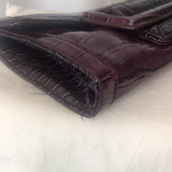 SQUARED BY SONDRA ROBERTS purple faux patent leather croc clutch. Detach straps. - Picture 9 of 12